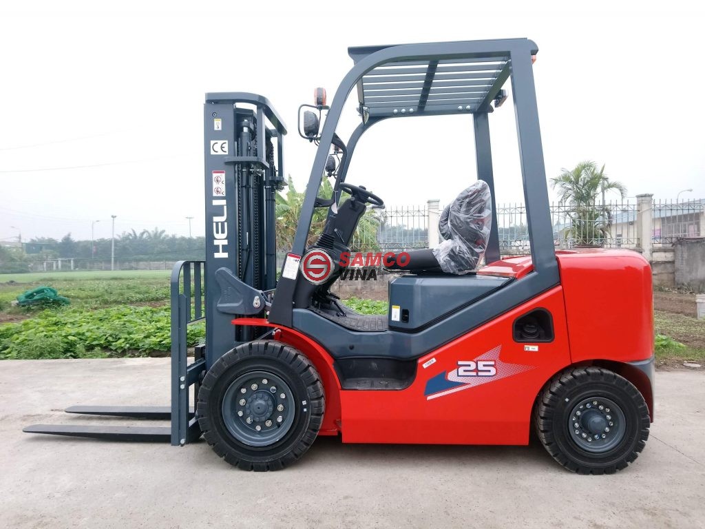 Xe nâng dầu Heli 2-2.5 tấn