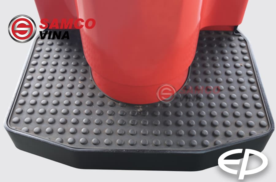 Thảm cao su chống trượt trên bàn đứng xe nâng điện Pallet Truck EP EPT20-30RTS