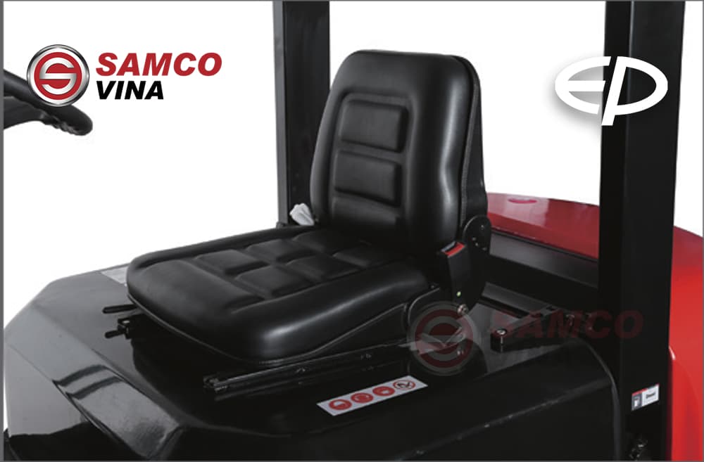 Ghế lái bọc da êm ái trang bị dây an toàn trên xe nâng dầu EP 2 tấn 2.5 tấn MAX-3