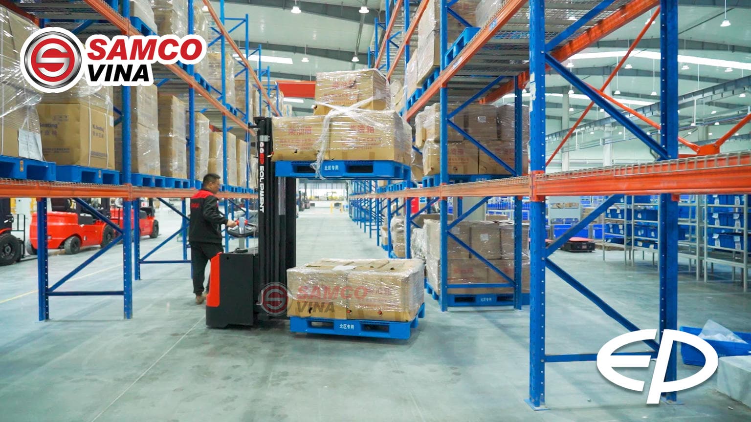 Vận hành thực tế xe nâng tay điện cao MAX EP WSA161i chở cùng lúc 2 pallet