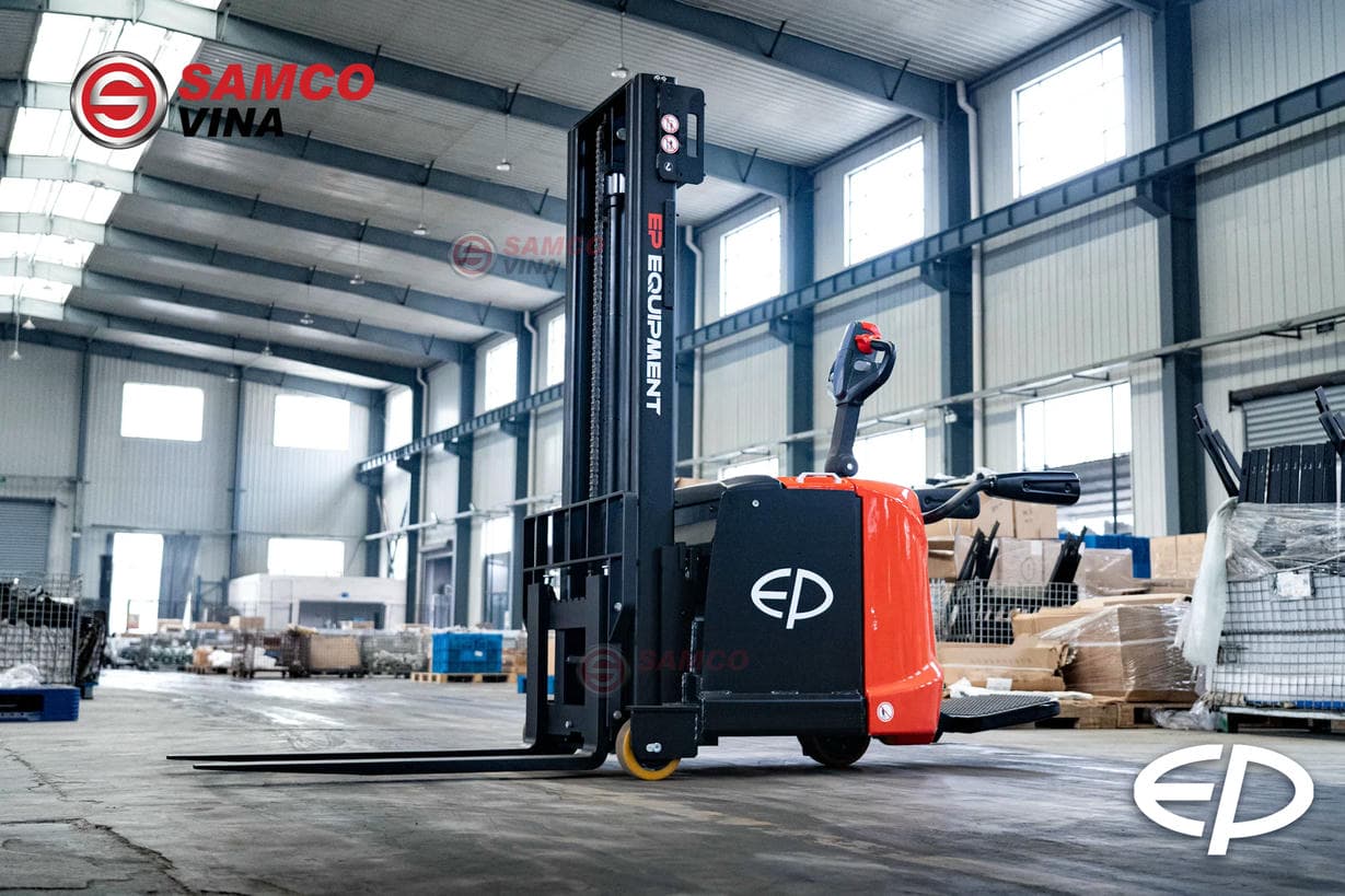 Cận cảnh khung nâng và càng nâng xe nâng tay điện đối trọng EP RSC