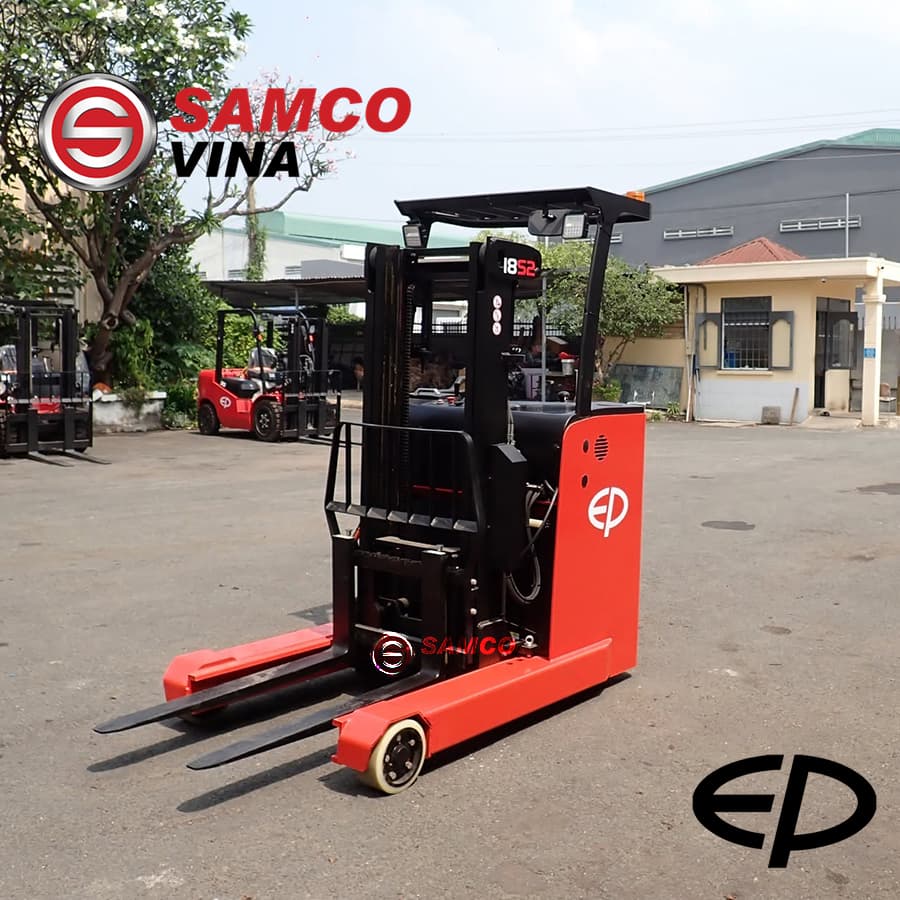 Tổng quan góc chéo phía trước bên trái xe nâng đứng lái Reach Truck EP CQD20LB.