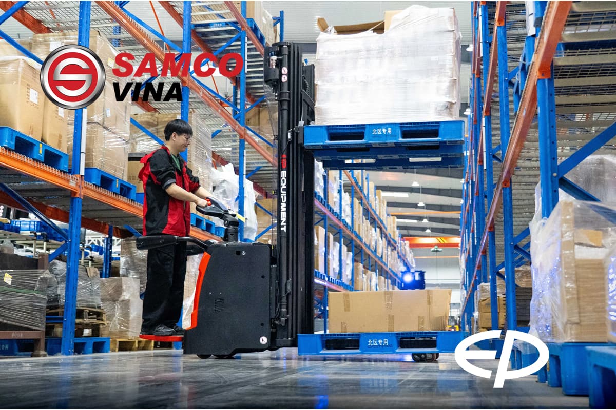 Khả năng di chuyển đồng thời 2 pallet hàng giúp tối ưu hiệu suất logistics của xe nâng điện EP RSL16i PRO