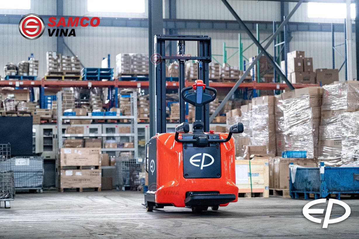Bệ đứng lái gập gọn và tay cầm điều khiển xe nâng điện EP RSC