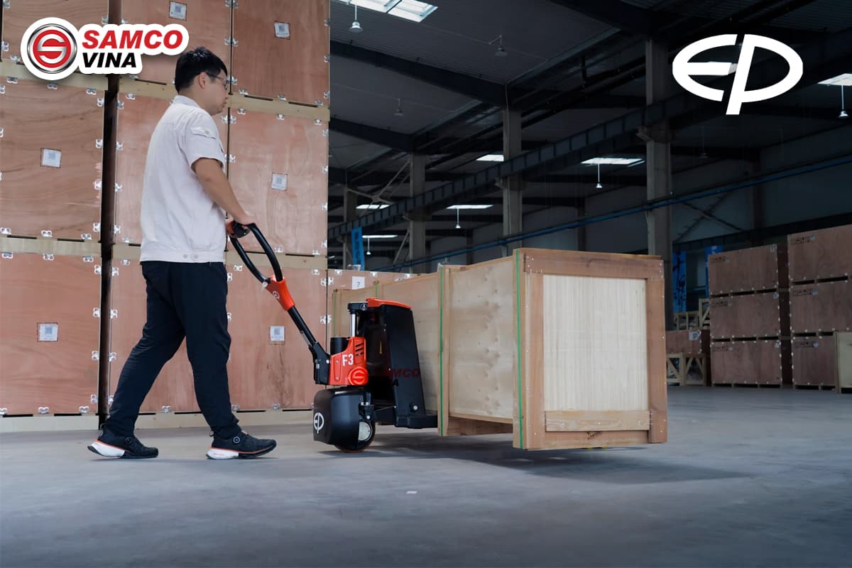 Xe nâng tay điện MINI EP F3 chính hãng Samco Vina bốc dỡ hàng hóa