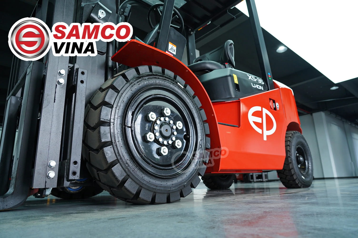 Dòng xe nâng điện EP EFX5 với Hệ thống lốp xe chịu tải cao và khung gầm chắc chắn